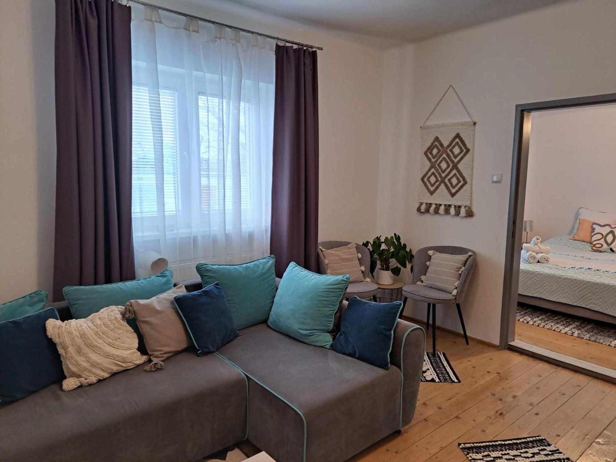 Cozy Town Center Retreat Apartment โคมาร์โน ภายนอก รูปภาพ