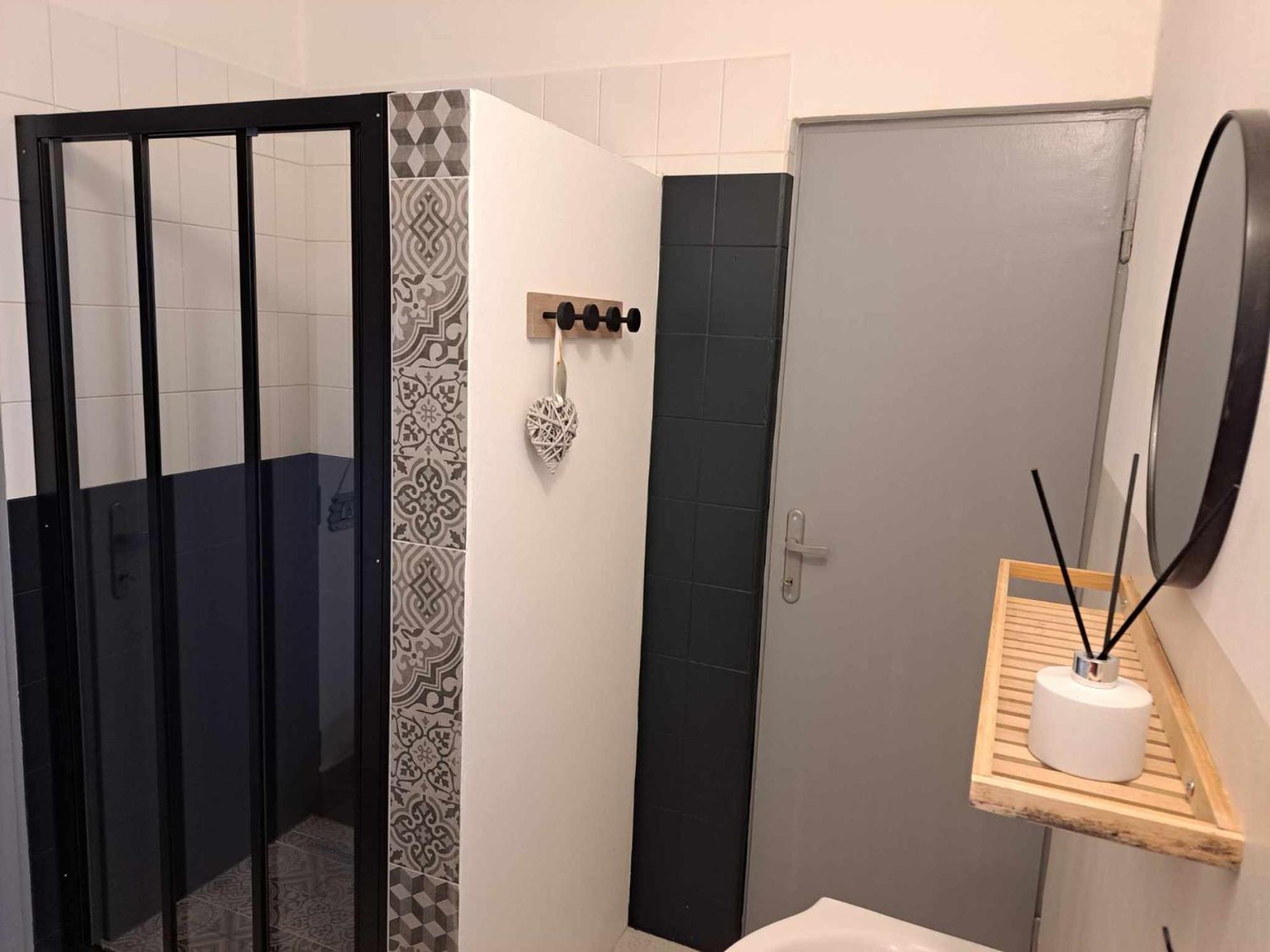 Cozy Town Center Retreat Apartment โคมาร์โน ภายนอก รูปภาพ