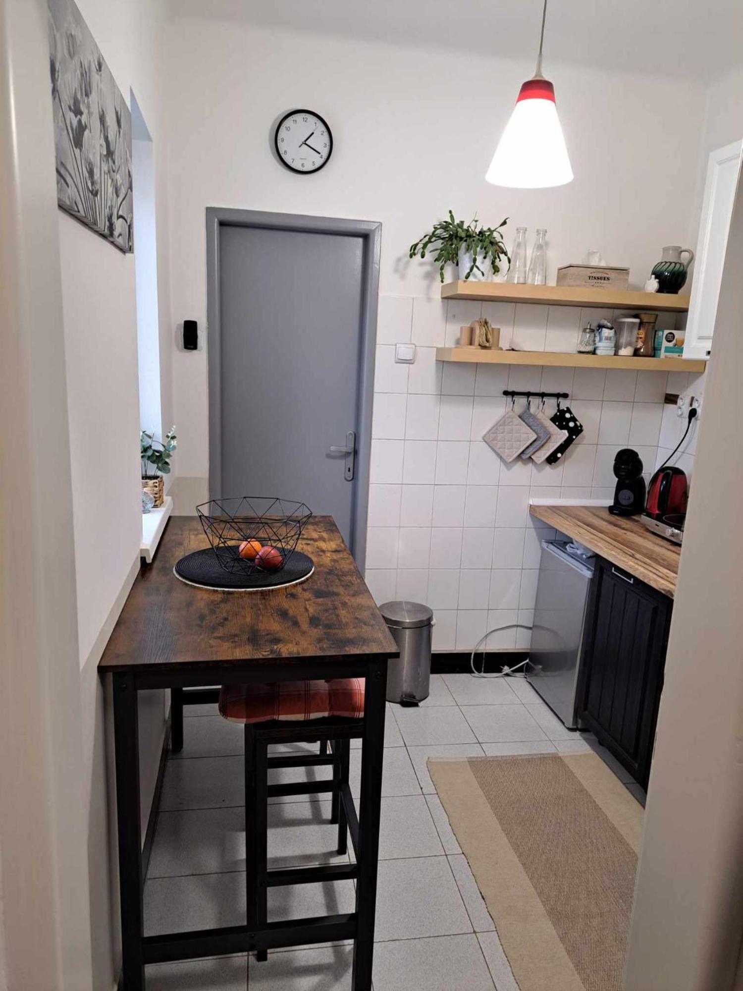 Cozy Town Center Retreat Apartment โคมาร์โน ภายนอก รูปภาพ